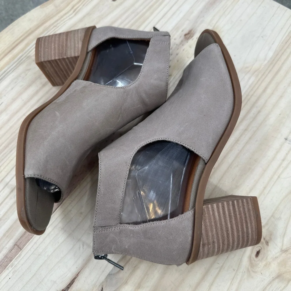 Lucky Brand Tarrinax Booties Women 8M Grey Leather Cutout Open Toe Stacked Heel